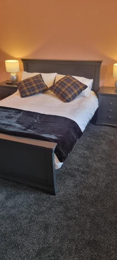 Swindon 6 Deluxe Doubles 2 With En Suite In Large House - No Pets Exterior photo