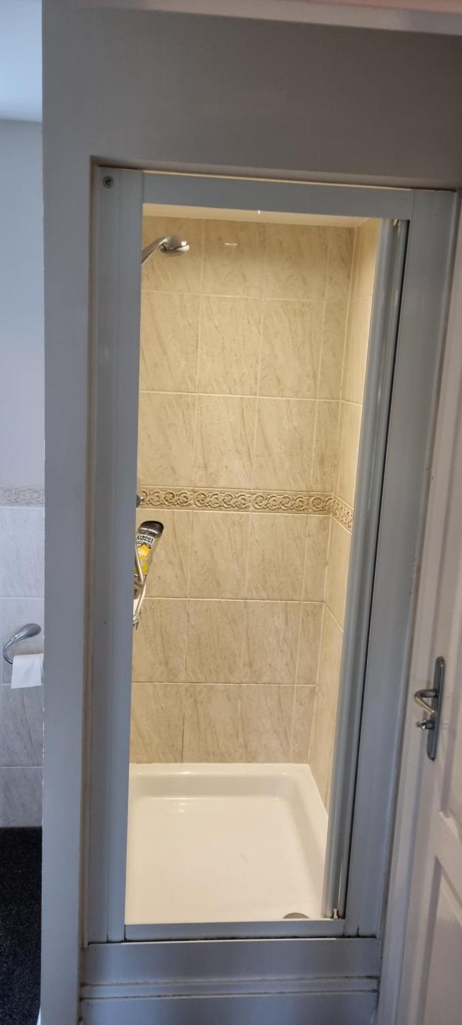 Swindon 6 Deluxe Doubles 2 With En Suite In Large House - No Pets Exterior photo