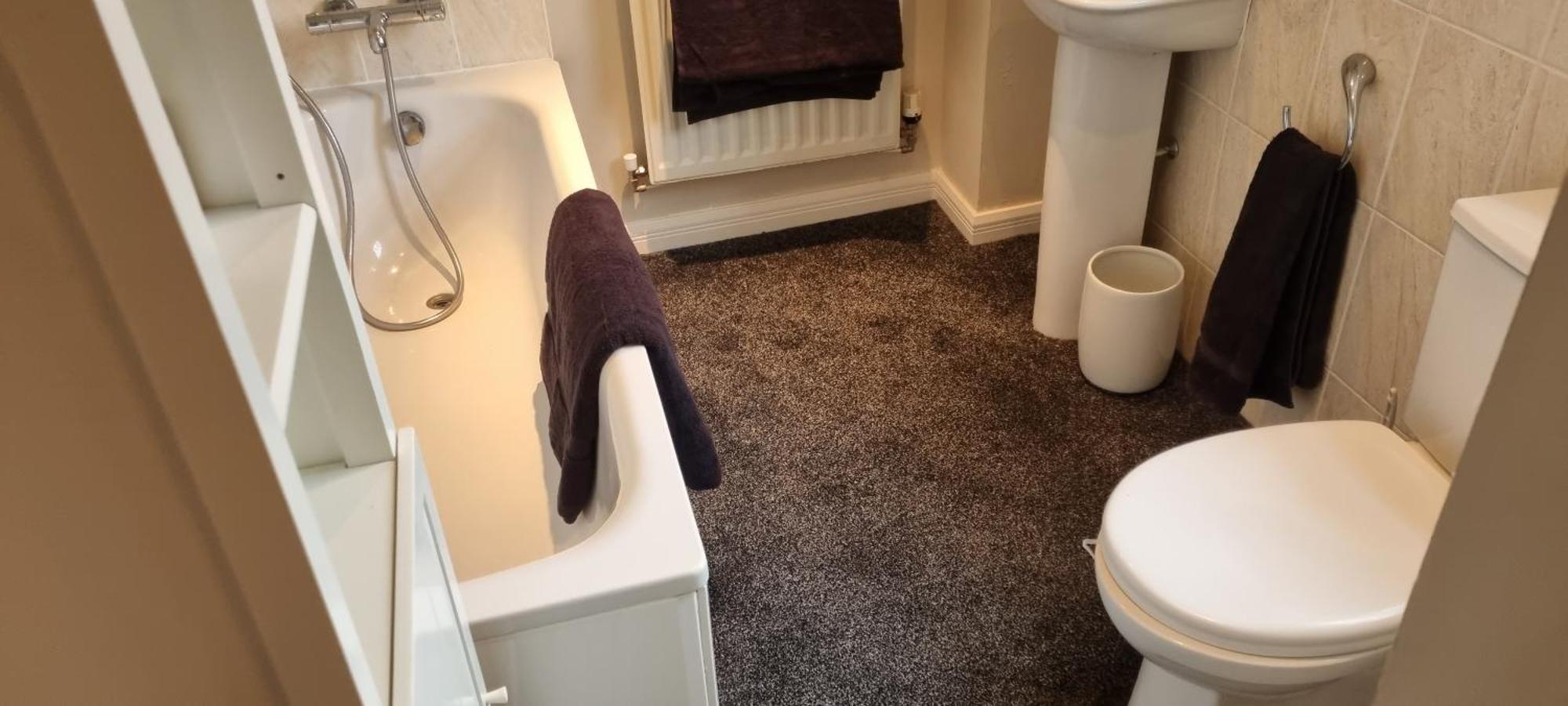 Swindon 6 Deluxe Doubles 2 With En Suite In Large House - No Pets Exterior photo