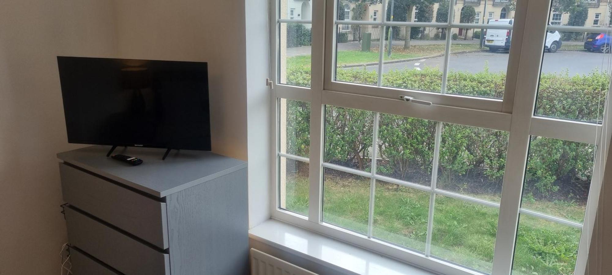 Swindon 6 Deluxe Doubles 2 With En Suite In Large House - No Pets Exterior photo