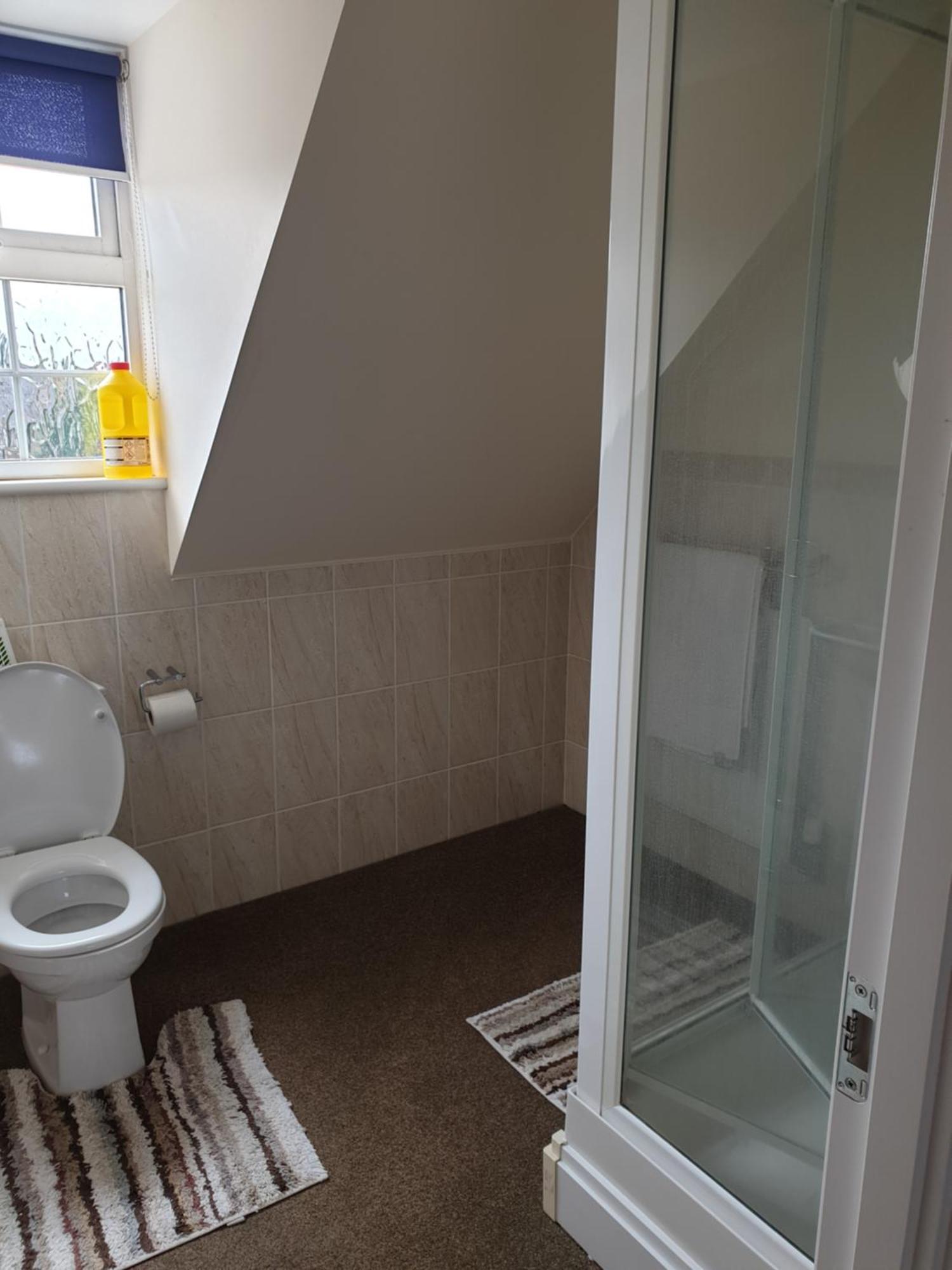 Swindon 6 Deluxe Doubles 2 With En Suite In Large House - No Pets Exterior photo